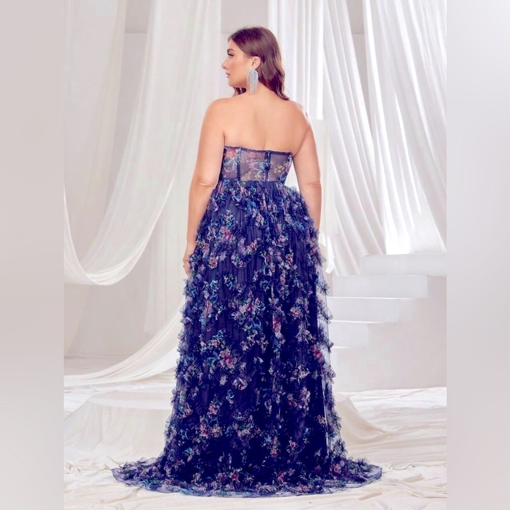 Formal Strapless Dress, Great for a Wedding or a Party ! - Picture 3 of 6